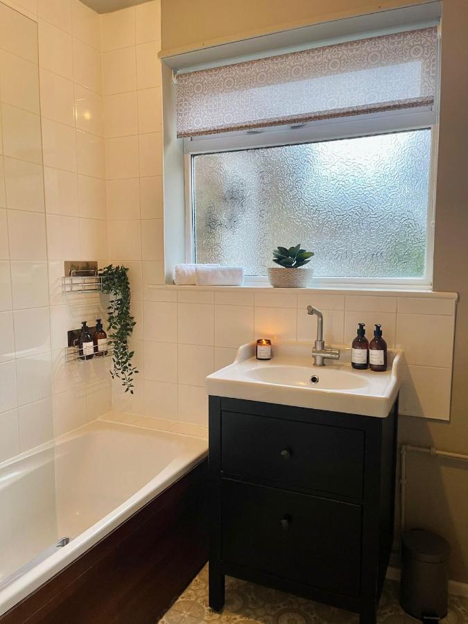 Kist Accommodates - Stylish Headingley Apartment - Parking - 500 Mps Wifi Meanwood Экстерьер фото