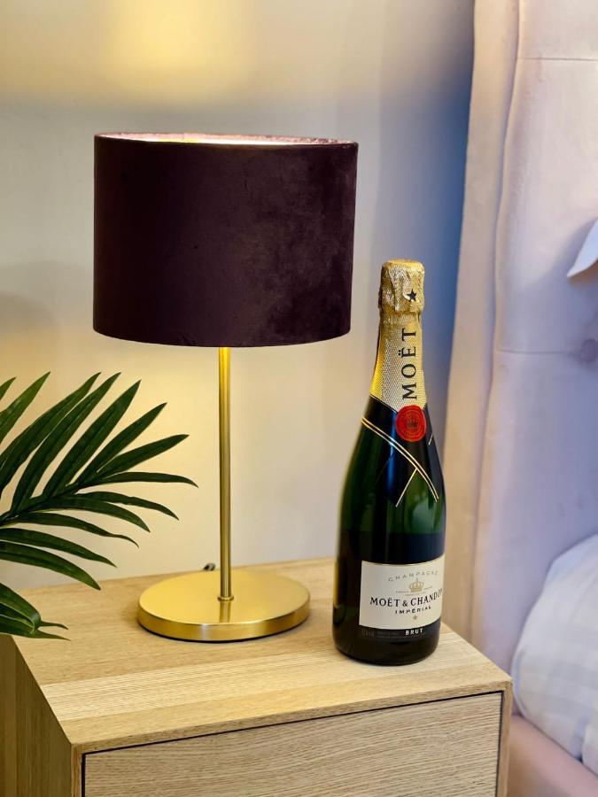 Kist Accommodates - Stylish Headingley Apartment - Parking - 500 Mps Wifi Meanwood Экстерьер фото