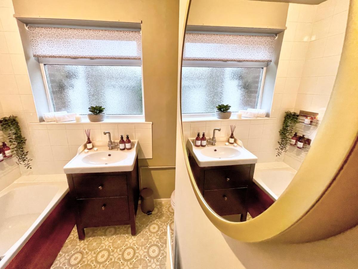 Kist Accommodates - Stylish Headingley Apartment - Parking - 500 Mps Wifi Meanwood Экстерьер фото