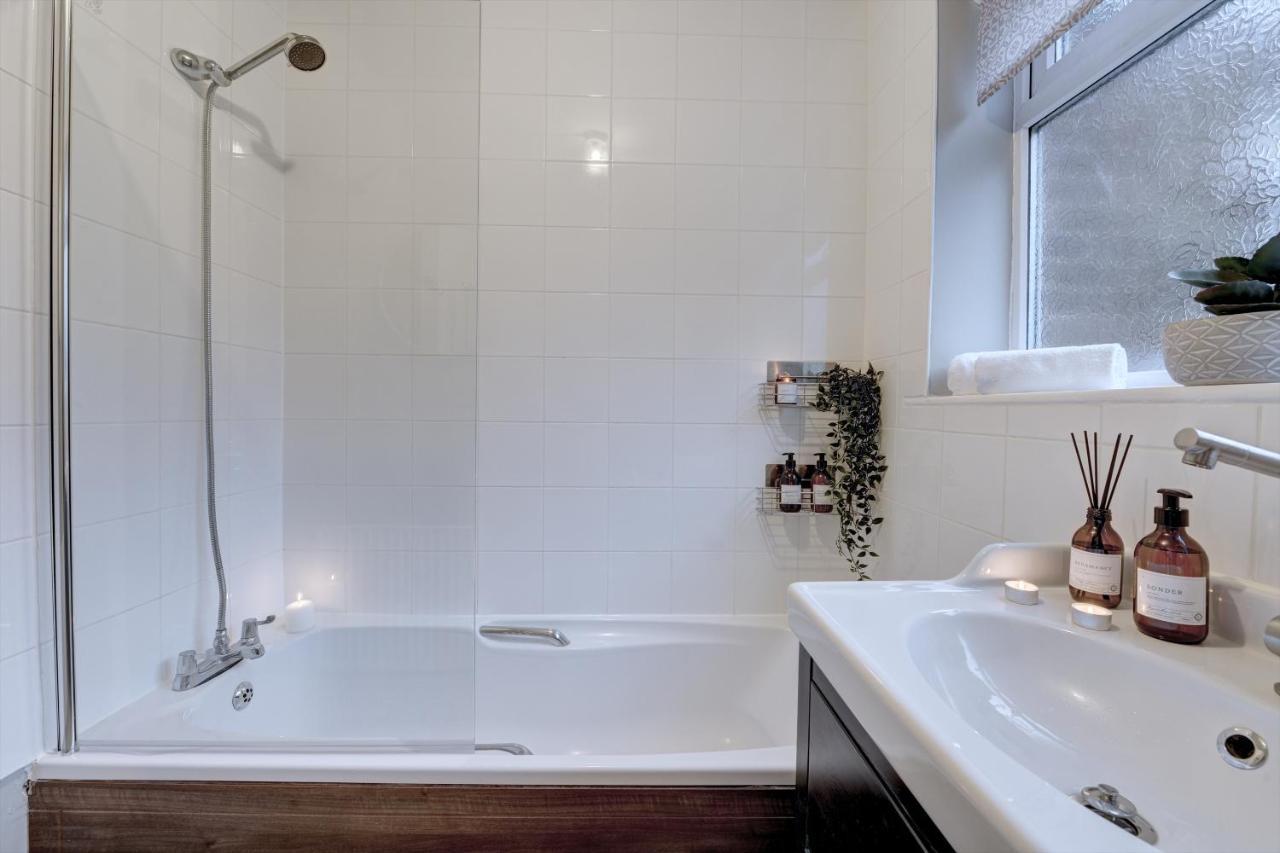 Kist Accommodates - Stylish Headingley Apartment - Parking - 500 Mps Wifi Meanwood Экстерьер фото